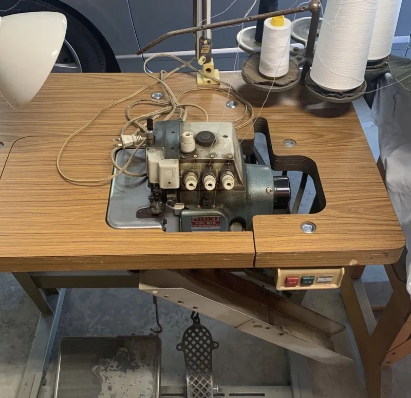 Оборудование рекламного производства Vintage Juki MO-816 5 Thread Stitch Industr