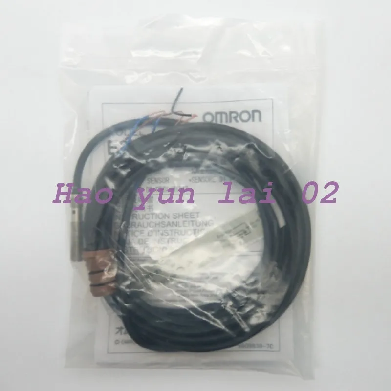 Датчик приближения Omron E2E-S05S12-WC-B1 Proximity Sensor 10-30Vdc 2m