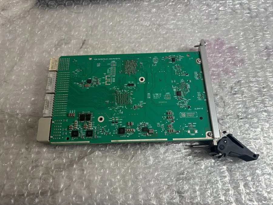 Модуль National Instruments NI PXIe-8301 Remote Controller Interface Module
