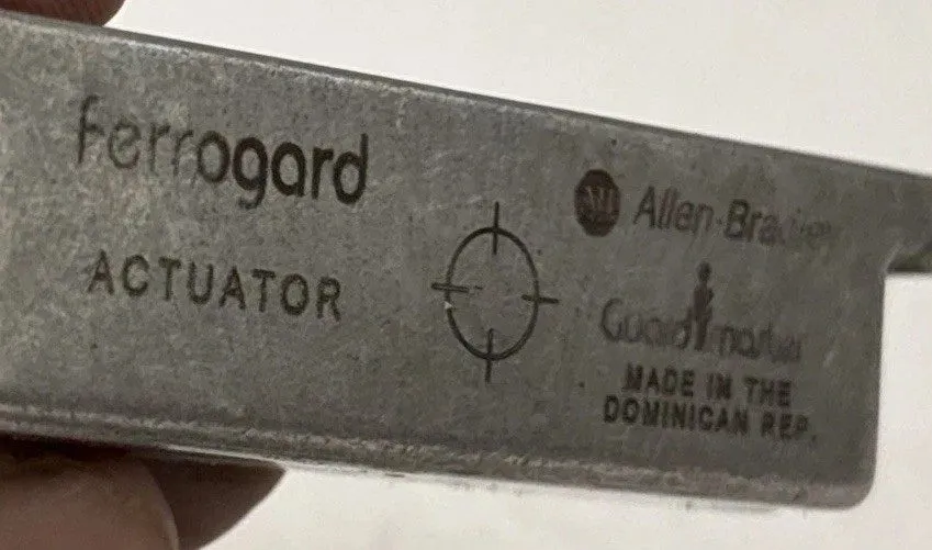Реле безопасности Allen Bradley Ferrogard FRS14 Actuator 440N-G02157 Guardmaster — фото лота 1