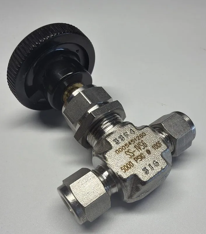 Клапан Swagelok SS-1VS6 Stainless Steel Integral Bonnet Needle Valve FNSP — фото лота 1