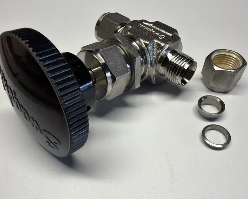 Клапан Swagelok SS-1VS6 Stainless Steel Integral Bonnet Needle Valve FNSP — фото лота 2