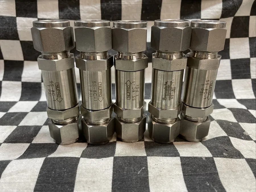 Клапан Swagelok SS-8C-1 1/2" SS check valve, 1 psi cracking pressure