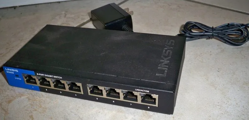 Коммутатор Linksys SE3008 8-Port Gigabit Ethernet Desktop Switch — фото лота 1