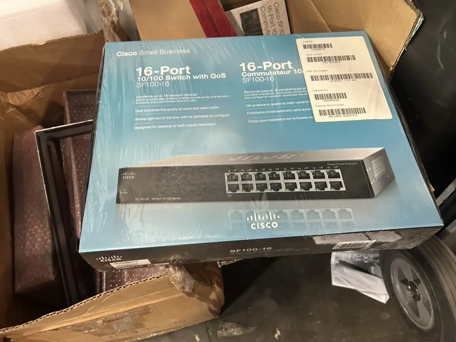 Коммутатор Cisco (SF100-16) 16-Ports Ethernet Switch BOX