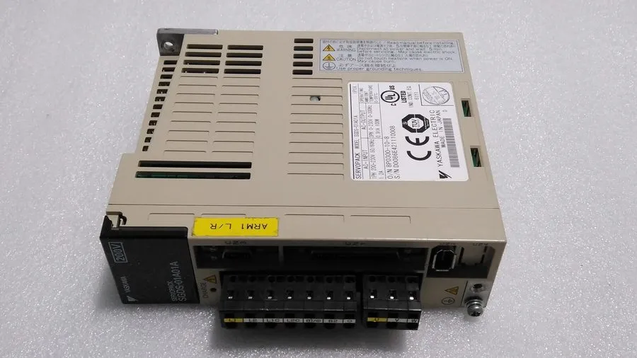 Сервопривод Yaskawa 100W Servopack SGDS-01A01A AC Servo Drive