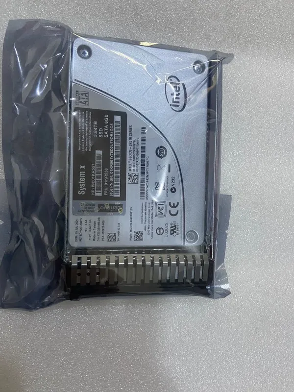 Сервер 01KR557 3.84TB 4XB7A13645 Lenovo ThinkSystem 2.5" SAS 12G Server SSD