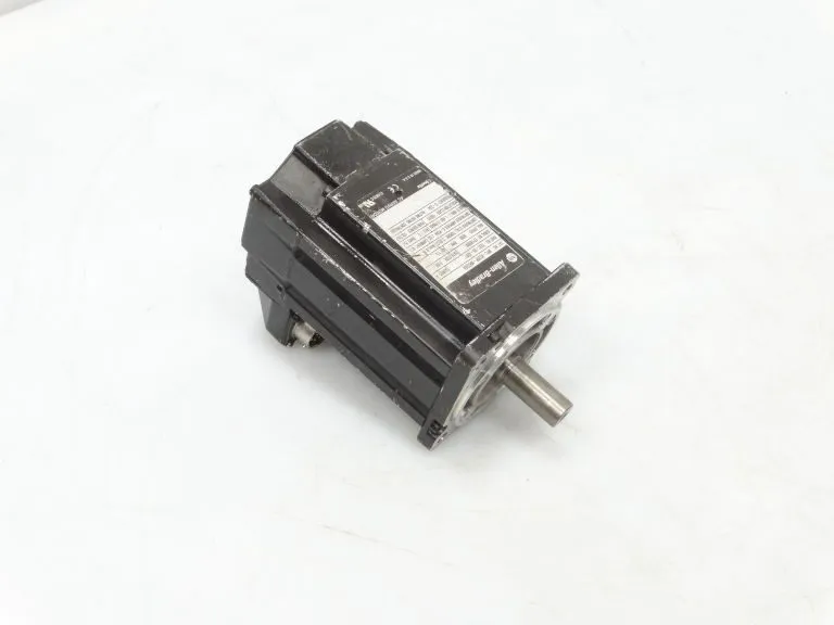 Серводвигатель Allen Bradley MPL-B320P-MK22AA Servo Motor 460V 3ph