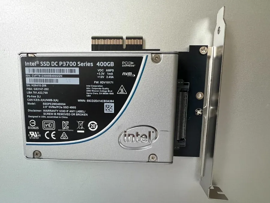 SSD-накопитель 400 GB Intel DC P3700 2.5" SSD NVMe PCIe 3.0 Gen 3 x 4 U.2 SSDPE2