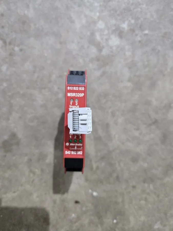 Реле безопасности Allen Bradley MSR320P Guard Master Safety Relay 440R-W23218