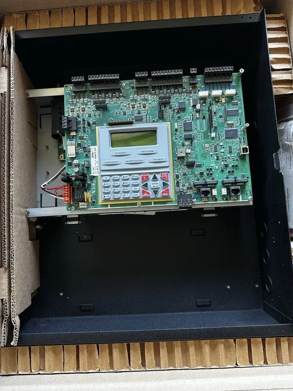 Трансивер Notifier SFP-10UD (Fire Lite MS-10UD) Fire Alarm Control Panel — фото лота 1