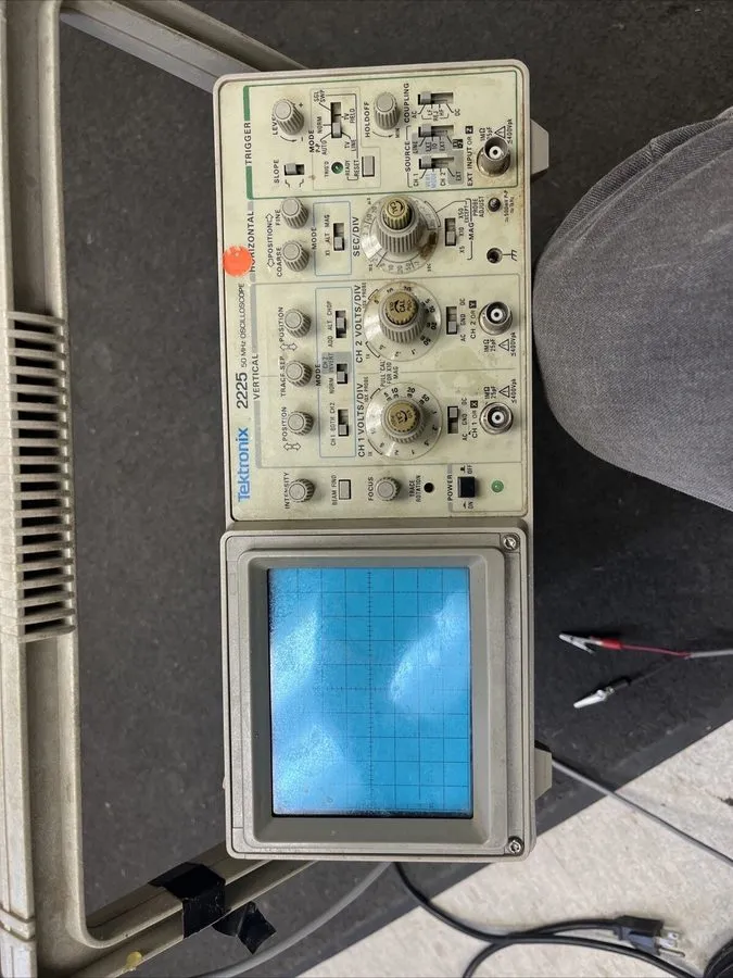 Осциллограф Tektronix 2225 50 MHz 2 Channel Analog Oscilloscope