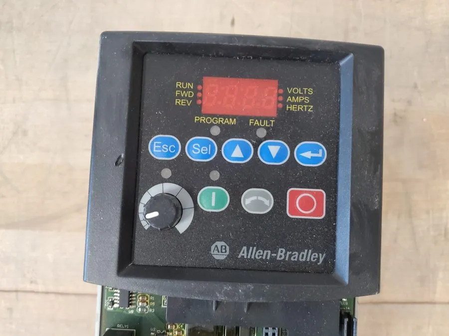 Частотный преобразователь Allen-Bradley 22B-D2P3N104 PowerFlex 40 0.75 kW 1 HP A