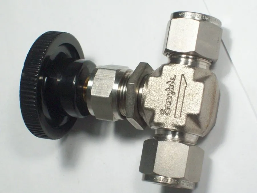 Клапан Swagelok 1/2" Integral Bonnet Needle Valve Vee Stem (SS-1VS8)