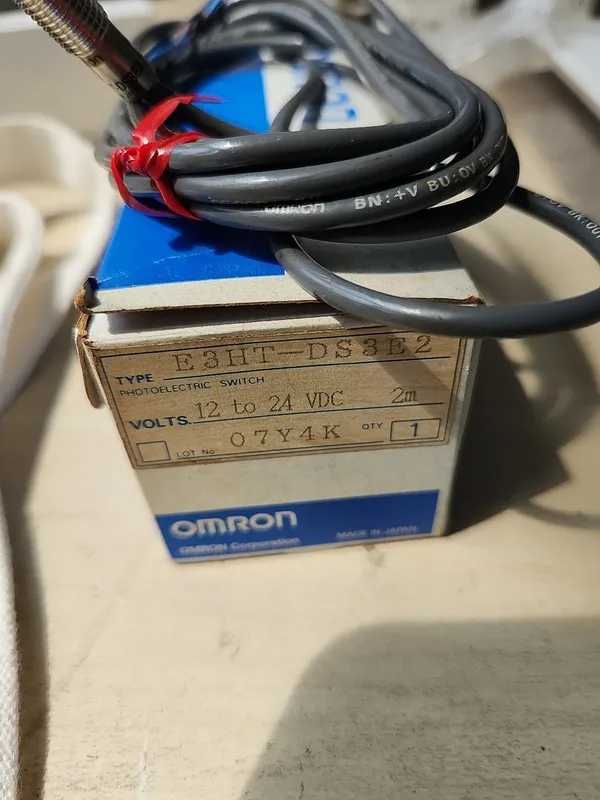 Фотоэлектрический датчик Omron E3HT-DS3E2 Transducer Photoelectric Sensor NPN 12 — фото лота 1