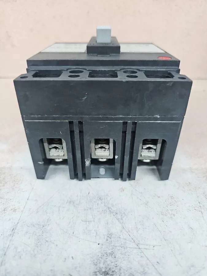 Автоматический выключатель GE Enclosed Circuit Breaker TED134040 40A 480V 3P 3R 
