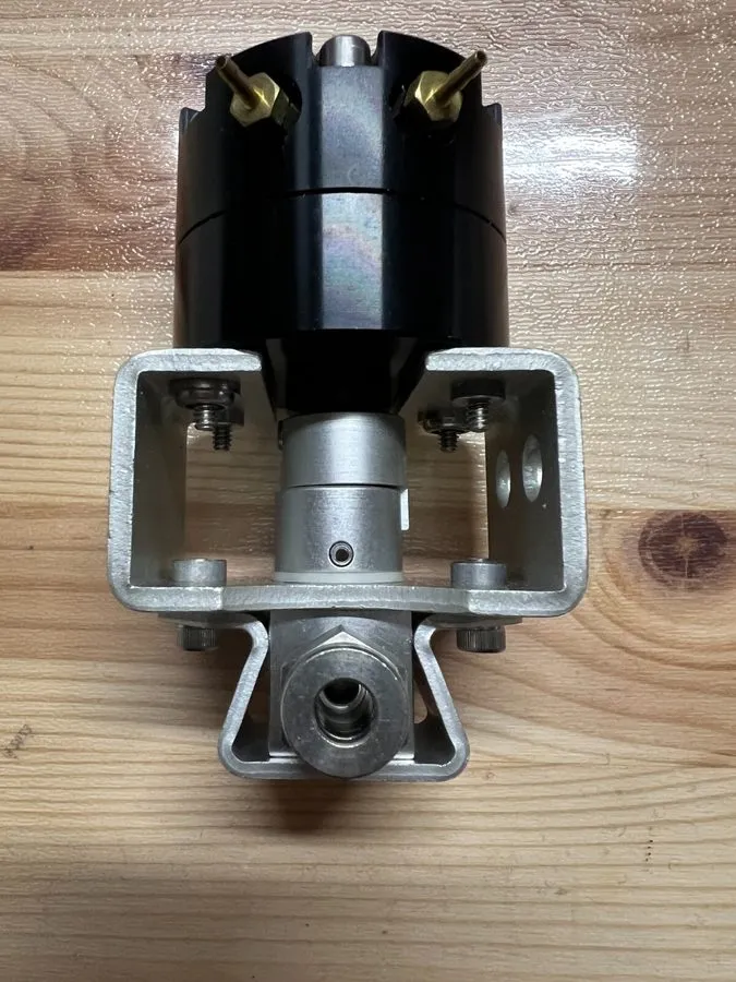 Пневмоклапан Swagelok Nupro SS-4P4T-D Plug Valve W/Pneumatic Actuator — фото лота 1