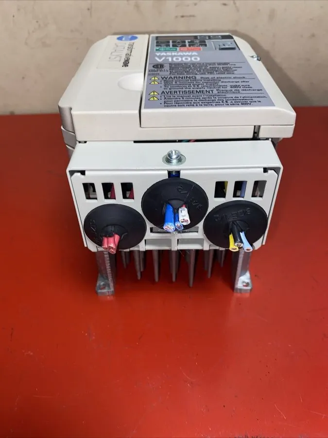 Частотный преобразователь Yaskawa CIMR-VU2A0010FAA VFD 200V 3PH 2.2kW 3HP V1000