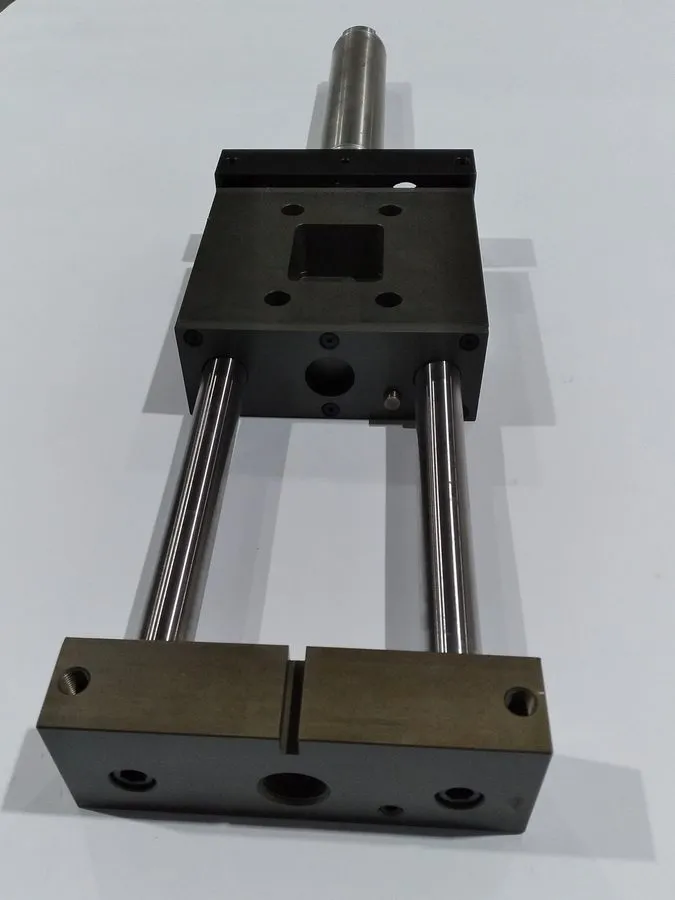 Пневмопривод Numatics 2000D01-08A-03 Pneumatic Slide Actuator, 2" Bore Stroke 8" — фото лота 1