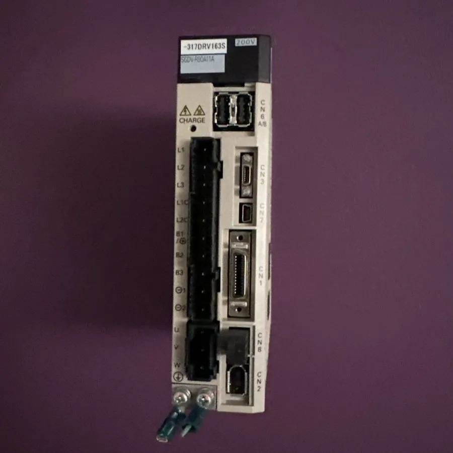 Сервопривод YASKAWA SGDV-R90A11A Servo Drive