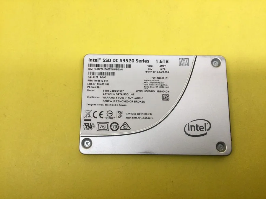 SSD-накопитель Intel DC S3520 1.6TB SSD 2.5" SATA III 6Gb/s Solid State Drive SS — фото лота 1