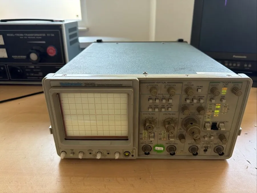 Осциллограф Tektronix 2445 150Mhz Oscilloscope Faulty