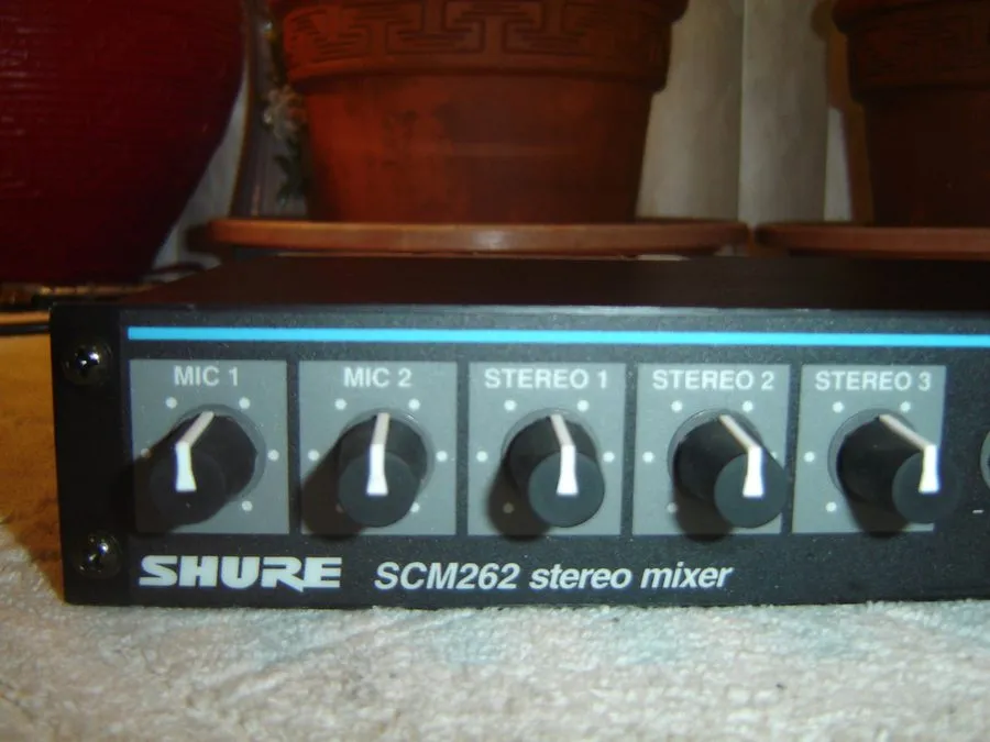 Микшерный пульт Shure SCM262 Microphone Mixer 2 SLIGHTLY DAMAGED KNOBS w5c