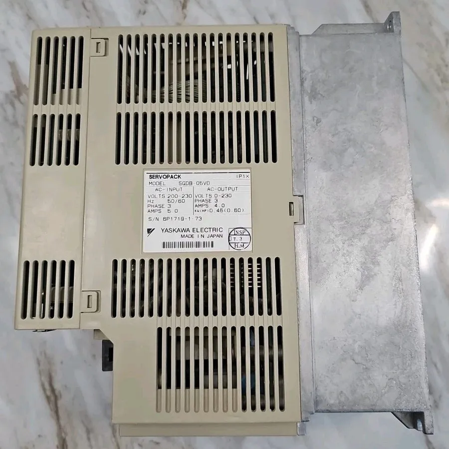 Сервопривод Yaskawa SGDB-05VD Servopack Servo Drive 200-230VAC 0-230VAC 3PH 0.60 — фото лота 2