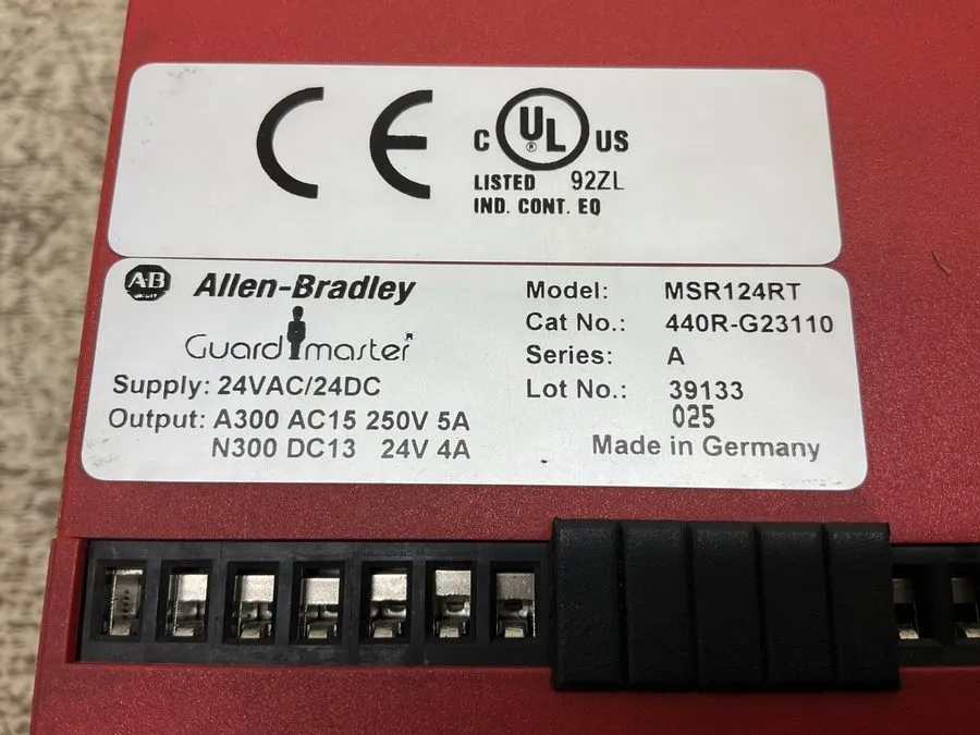 Реле безопасности Allen Bradley 440R-G23110 Ser A MSR124RT 24VAC/24DC Safety Rel