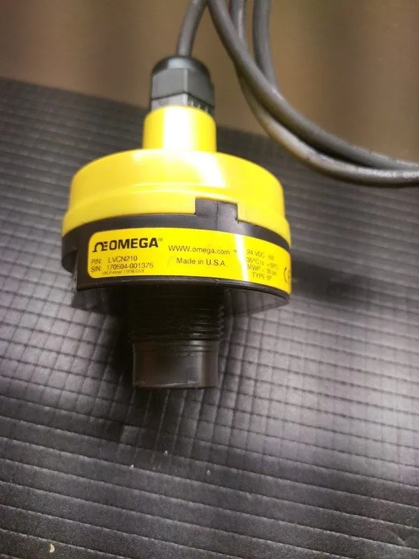 Ультразвуковой датчик Omega LVCN210 Multi-Function Ultrasonic Liquid Level Senso — фото лота 1