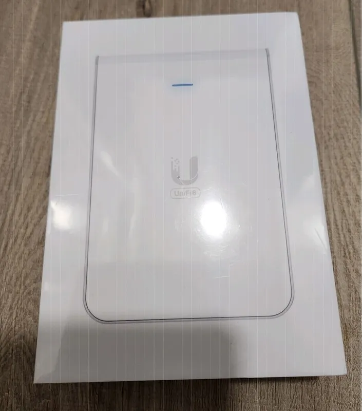 Точка доступа Wi-Fi Ubiquiti UniFi WiFi 6 Wireless In Wall Access Point & 4 Port