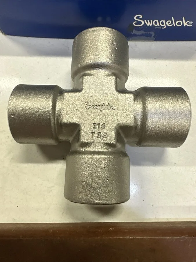 Фитинг Swagelok SS-12-CS Stainless Steel Pipe Fitting FNSP