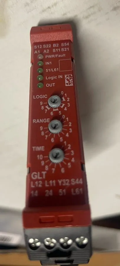 Реле безопасности Allen Bradley, 440R-GL2S2T, Guard Master Safety Relay Locking  — фото лота 1