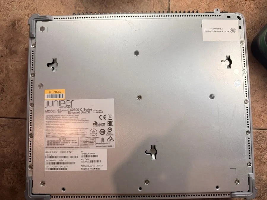 Коммутатор Juniper EX2300-C 12 Port Gigabit PoE+ Switch 124W PoE+ EX2300-C-12P