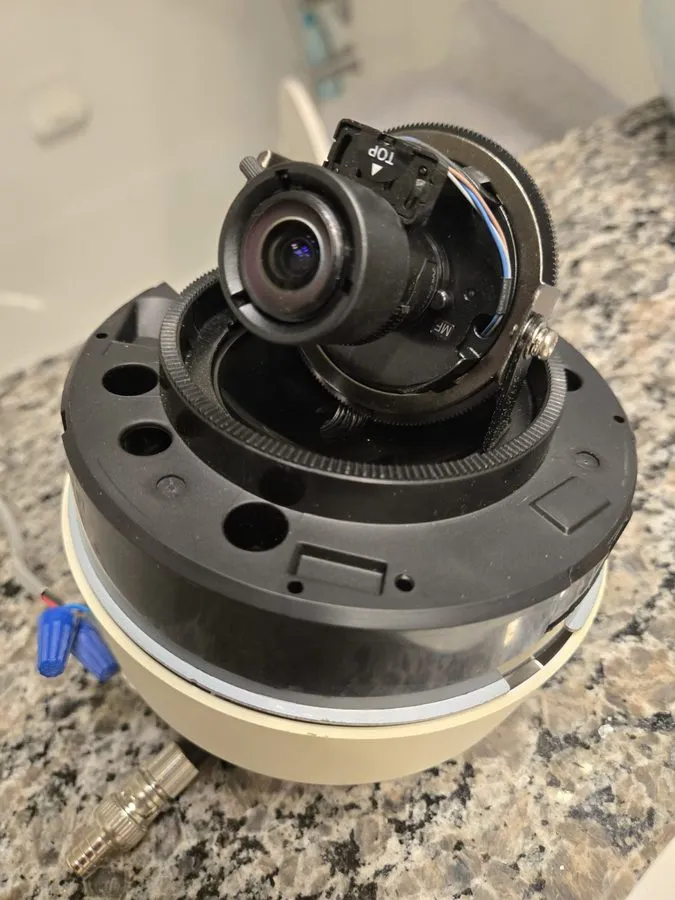Камера Pelco IS20-CHV10S Color CCTV Camera