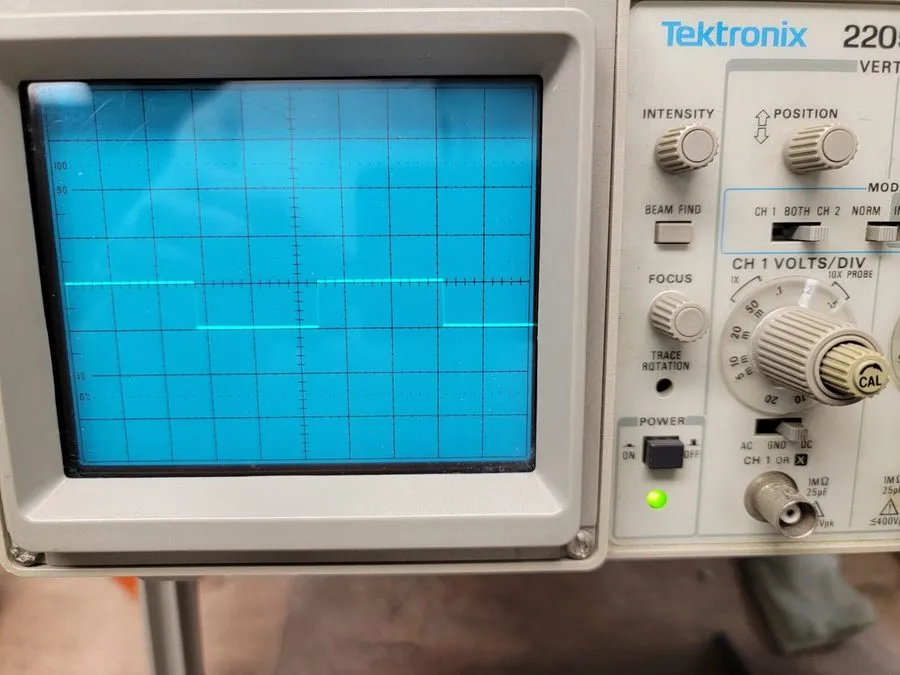 Осциллограф TEKTRONIX 2205 20MHZ OSCILLOSCOPE