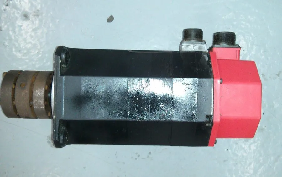 Серводвигатель FANUC α6/2000 AC Servo Motor 140V 1.0kW 2000RPM A06B-0127-B077