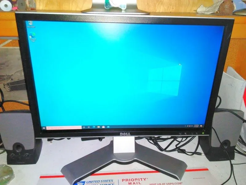 Монитор DELL ULTRASHARP 2208WFPt 22" LCD Monitor w/4-Port USB Hub DVI VGA