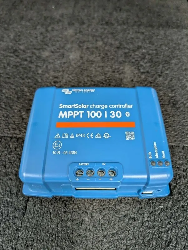 Аккумулятор Victron SmartSolar MPPT Charge Controller 100V 30AMP SCC110030210