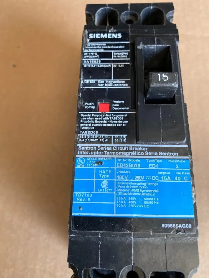 Автоматический выключатель Siemens ED42B015 Sentron Series Circuit Breaker 15A 2