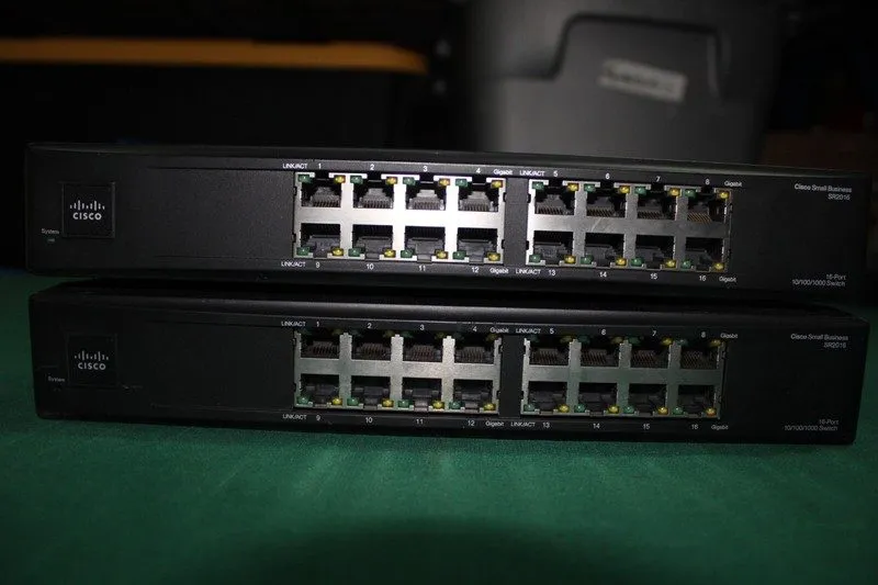 Коммутатор CISCO Linksys SR2016 16-Port 10/100/1000 Gigabit Switch