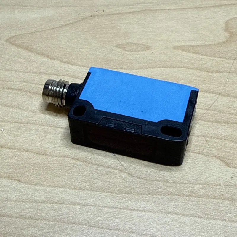 Датчик приближения SICK WTB140-P420 Photoelectric Proximity Sensor ,PNP — фото лота 2