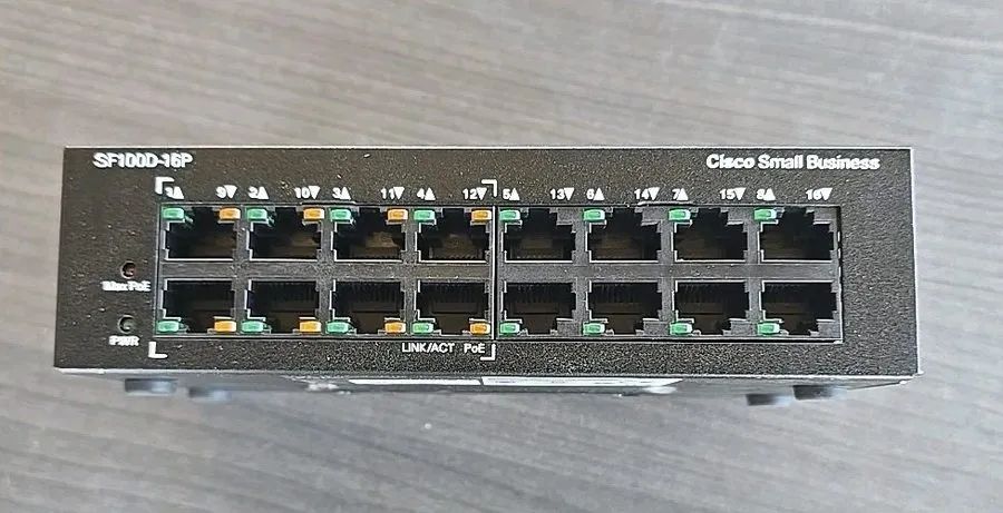 Коммутатор Cisco Desktop Network Switch SF100D-16P