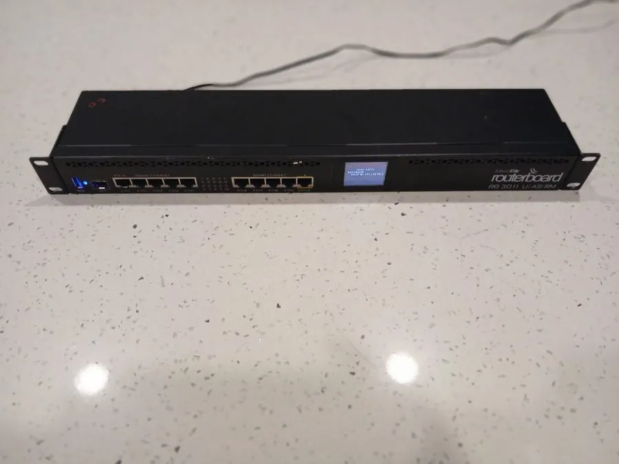 Маршрутизатор MikroTik RB3011UiAS-RM 10-Port Gigabit Ethernet Router — фото лота 1