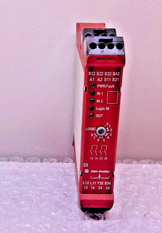 Реле безопасности Allen-Bradley 440R-D22R2 Ser A Guardmaster