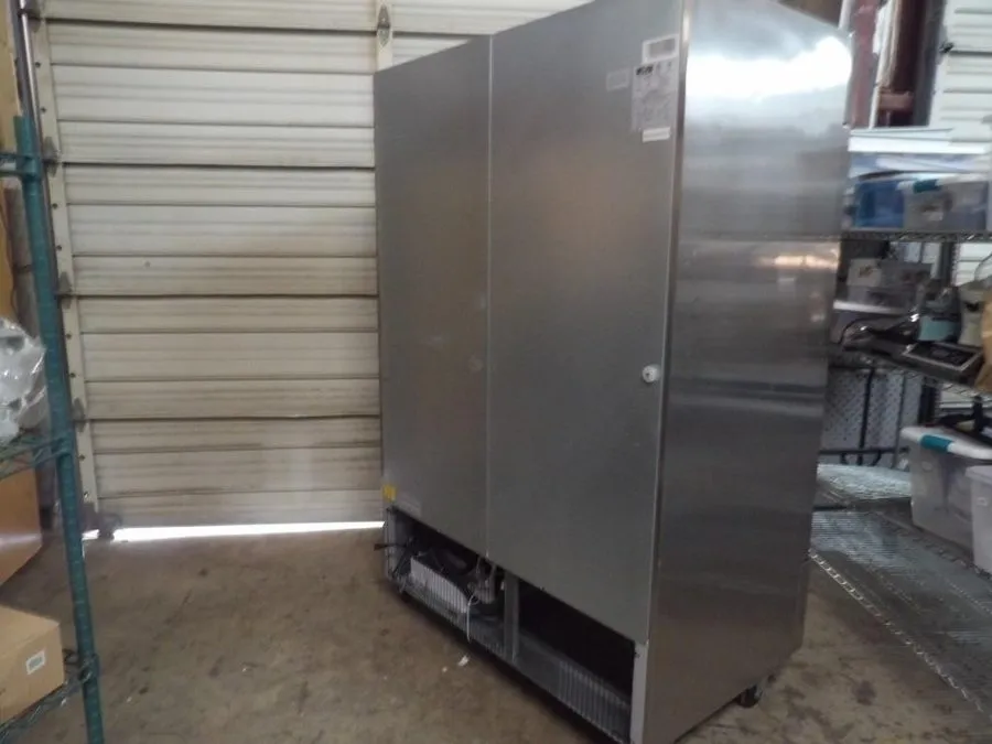 Холодильный шкаф Arctic Air AR49EZ Two Door Commercial Reach-In Refrigerator 49 — фото лота 2