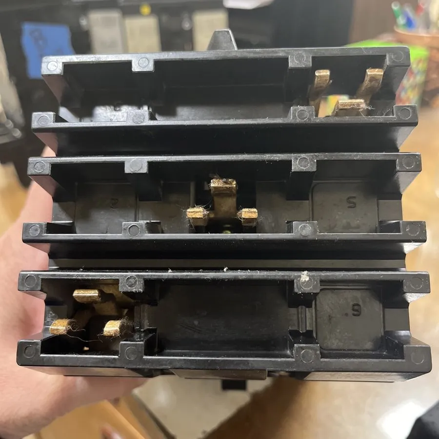 Автоматический выключатель SQUARE-D FC34015 15A FC CIRCUIT BREAKER 3P 3PH B 203