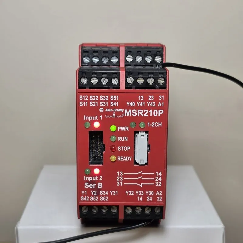 Реле безопасности Allen-Bradley 440R-H23176 MSR210P Safety Relay 24VDC Series B — фото лота 1