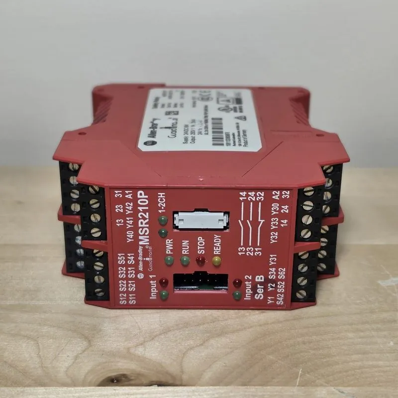 Реле безопасности Allen-Bradley 440R-H23176 MSR210P Safety Relay 24VDC Series B — фото лота 4