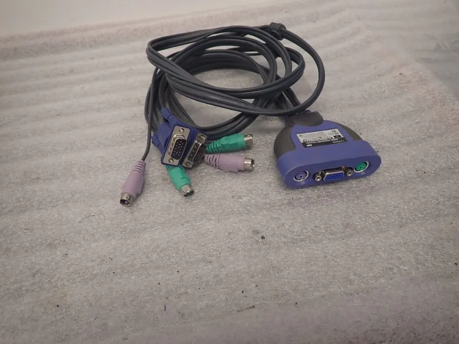 KVM-переключатель Linksys ProConnect (KVM2KIT) 2-Ports External KVM switch PS/2